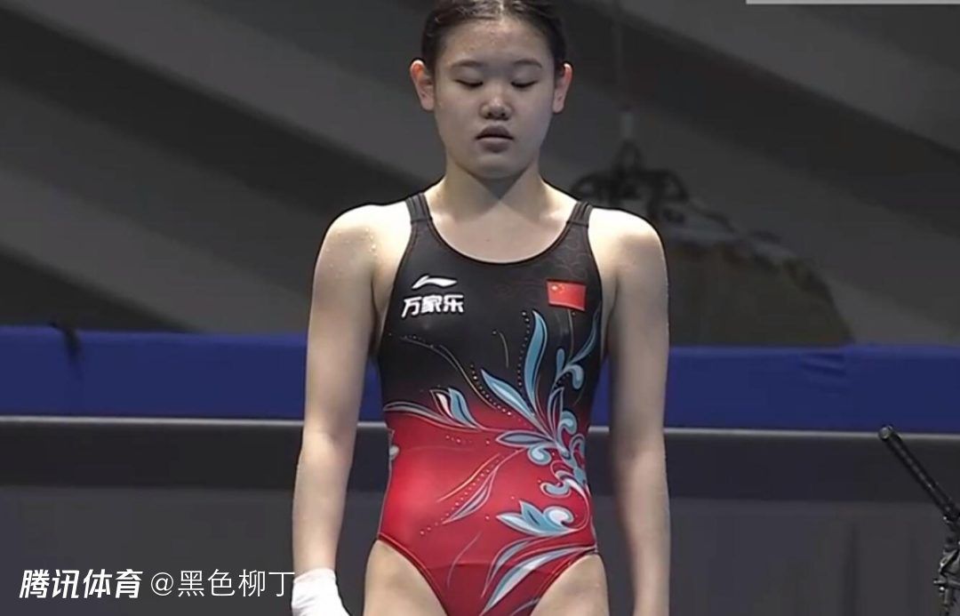 泰勒·斯威夫特亮相青少年奖 皮格茜敞怀秀内衣 2013-11-04 英国伦敦当地时间11月3日，众明星出席BBC英国广播电台举办的青少年奖活动。
