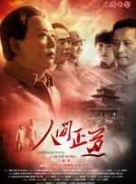 王逸宸与男友大玩自拍，照片中男友从背后抱住王逸宸，十分亲密。