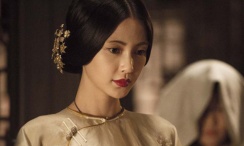 罗茜·汉丁顿-惠特莉、托妮·伽姆、卡拉·迪瓦伊等超模也惊艳亮相。