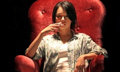 李翰祥执导的《倾国倾城》，在宫廷与权谋之间探讨美与政治的关系。